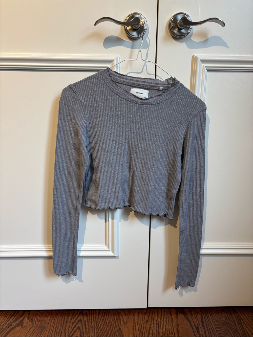 Joah Brown Ribbed Long-Sleeve Crop Top - Gray